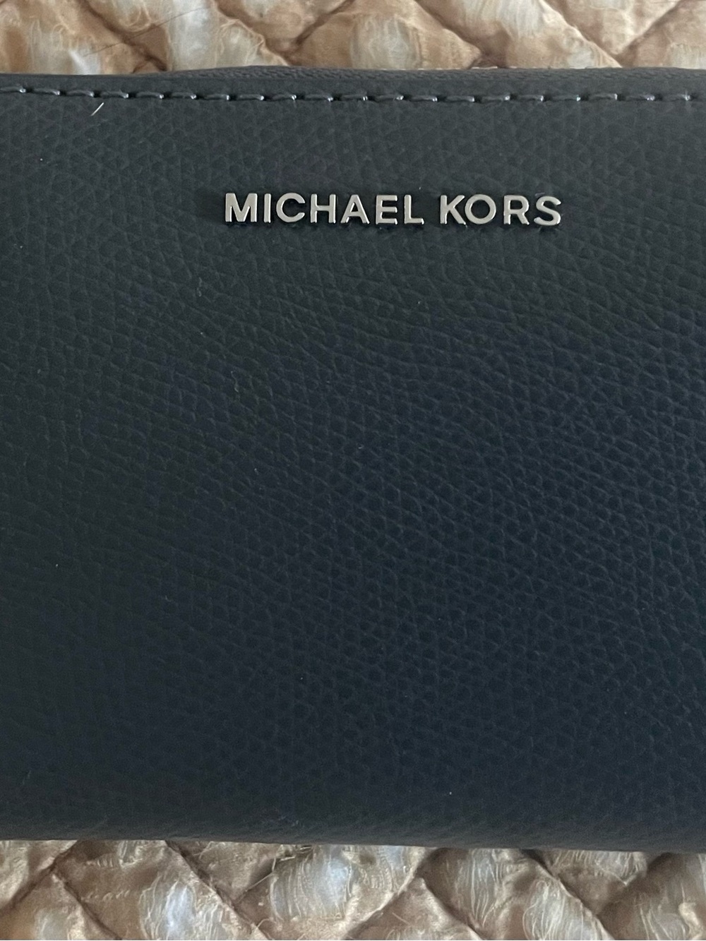 MICHAEL KORS
Small size Logo Wallet NWT